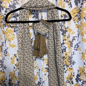 Michael kors gloves and scarf